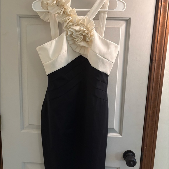 Joseph Ribkoff Elegant Black & White Ruffle Halter Dress sz 8 LBD - Picture 2 of 9